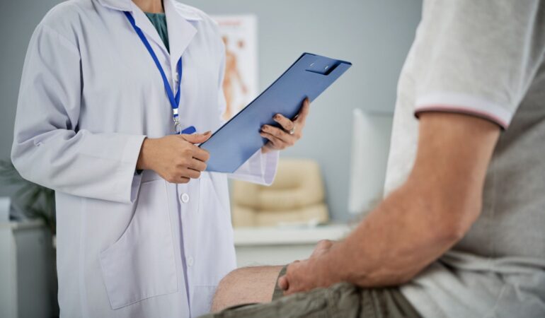 Medico en consulta
