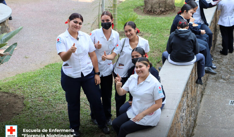 Estudiantes En Su Regreso a Clases