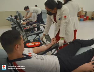 Alumnos de la Carrera de Enfermería de la Escuela de la Cruz Roja en Cuernavaca